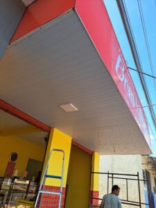Instalação de forro de pvc no teto